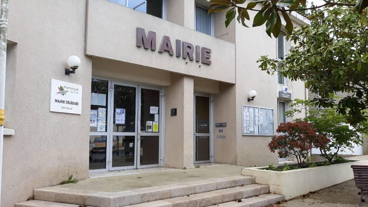 La Poste Agence Communale - Montrevault Sur Evre Mairie