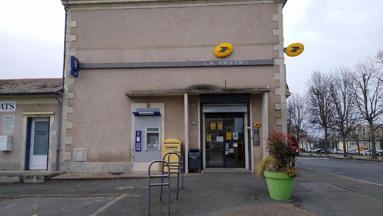 La Poste - Seiches Sur Le Loir