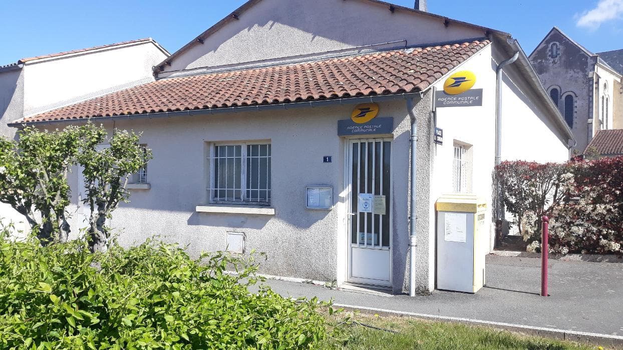 La Poste Agence Communale - Yzernay Mairie